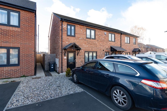 3 Bedroom House - End Terrace