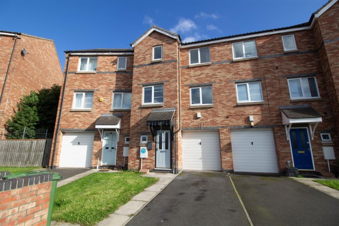 4 Bedroom House - Townhouse