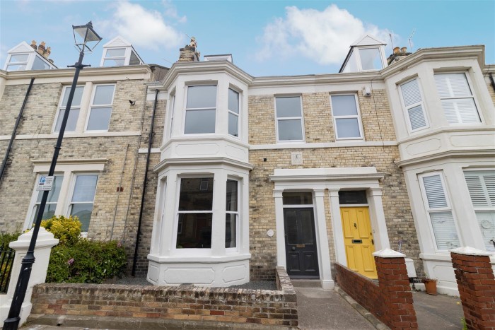 4 Bedroom Maisonette
