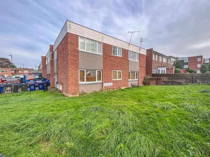 2 Bedroom Flat - Ground Floor