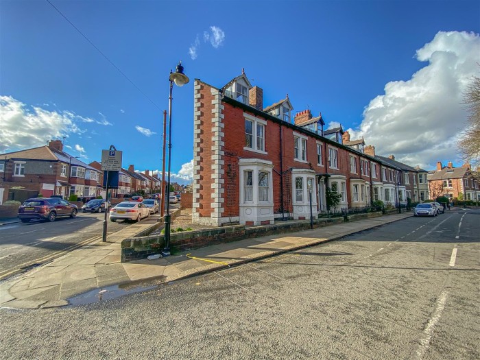 7 Bedroom House - End Terrace
