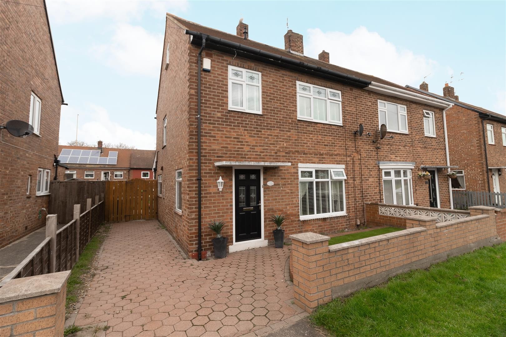 Jan Forster Estates 3 bedroom property for sale in Fulwell Avenue