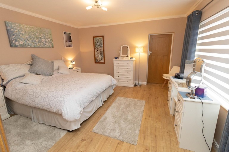 Jan Forster Estates 3 bedroom property to let in Lyndhurst Crescent