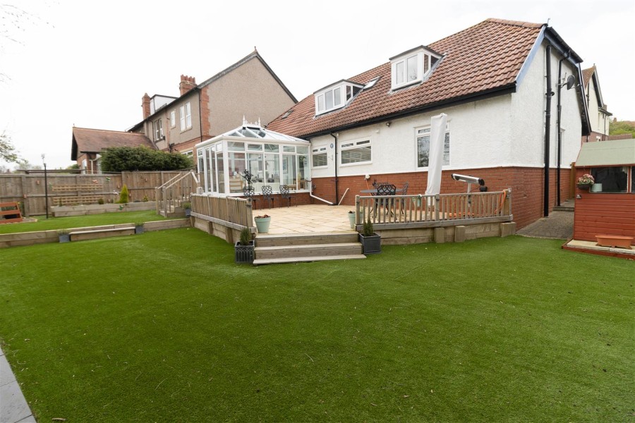 Jan Forster Estates 3 bedroom property to let in Lyndhurst Crescent