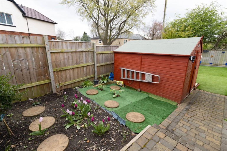 Jan Forster Estates 3 bedroom property to let in Lyndhurst Crescent