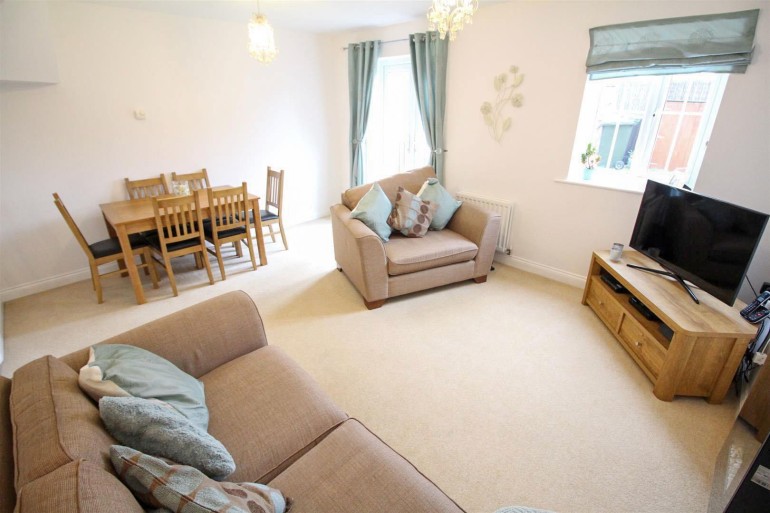 Jan Forster Estates 3 bedroom property for sale in Edenbridge Crescent, Benton Offers In The