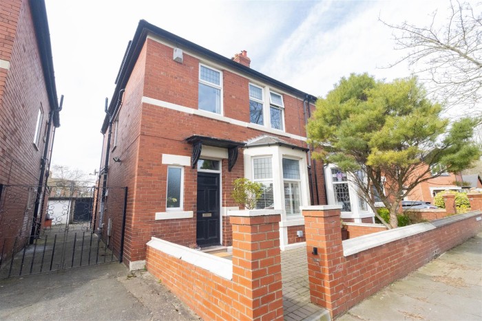 5 Bedroom House - Semi-Detached