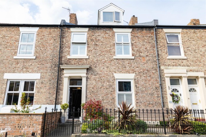 4 Bedroom House - Terraced