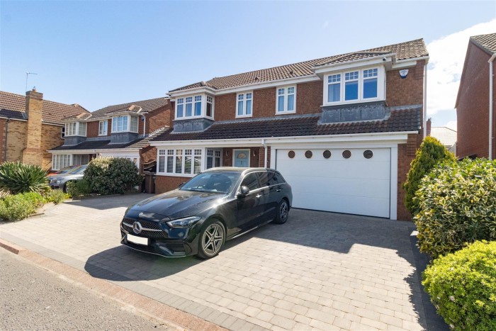 5 Bedroom House - Detached