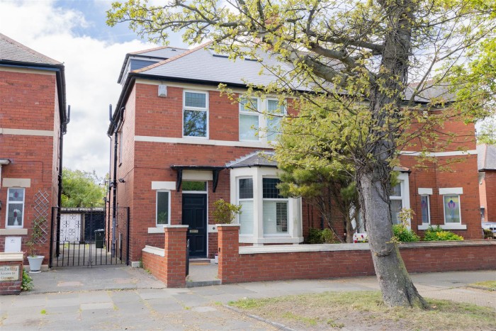 5 Bedroom House - Semi-Detached