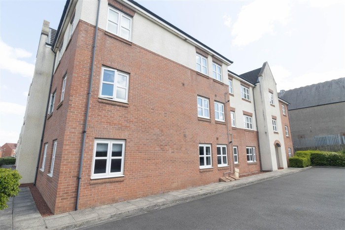 2 Bedroom Flat - Ground Floor