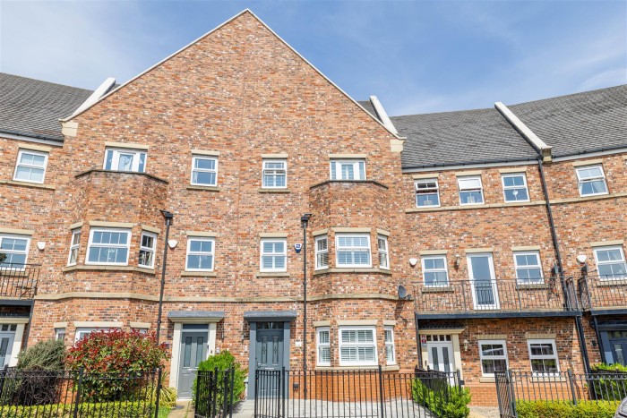5 Bedroom House - Terraced