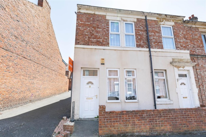 2 Bedroom Flat - Ground Floor