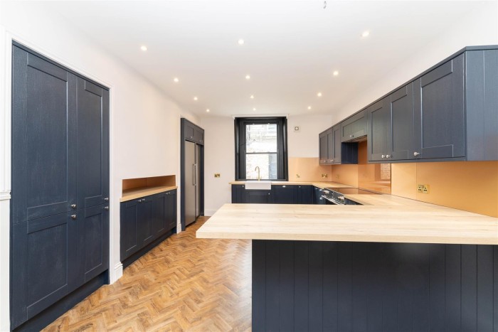 4 Bedroom House - Terraced