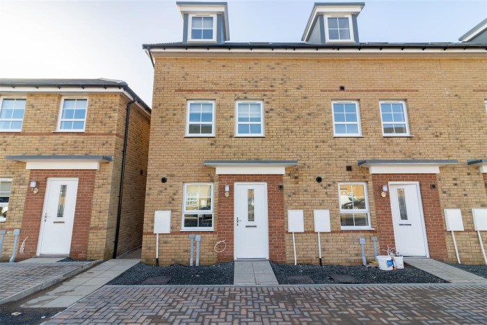 3 Bedroom House - Townhouse