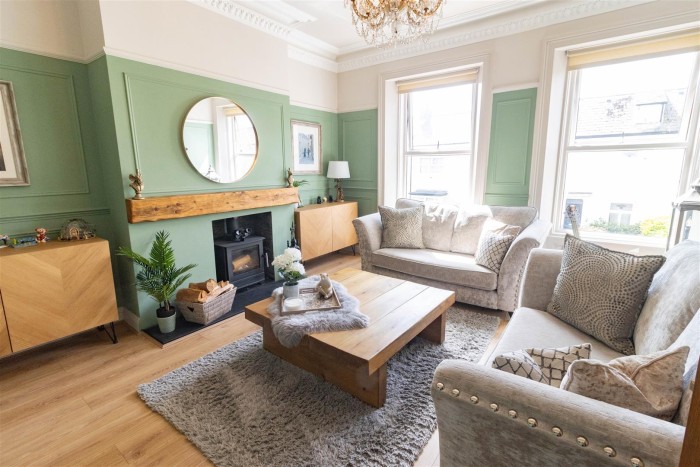 4 Bedroom Maisonette