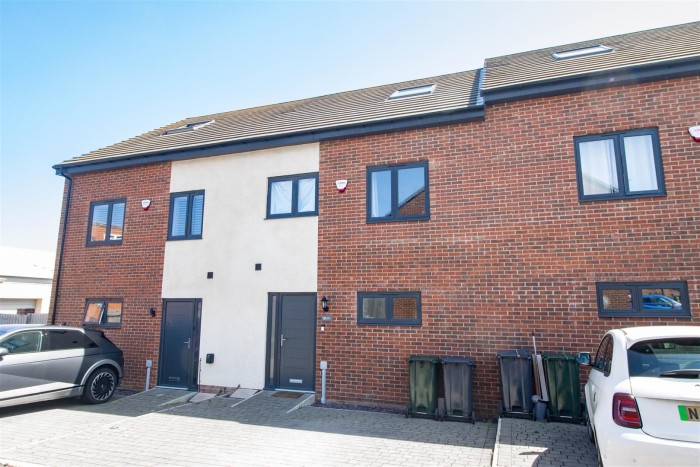 4 Bedroom House - Terraced