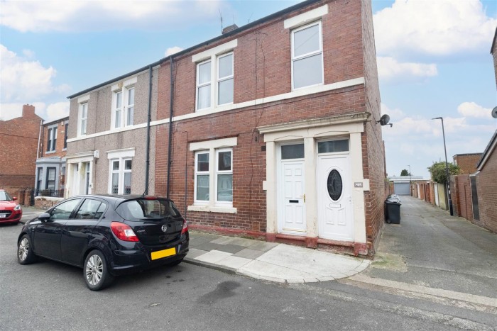 2 Bedroom Flat - Ground Floor