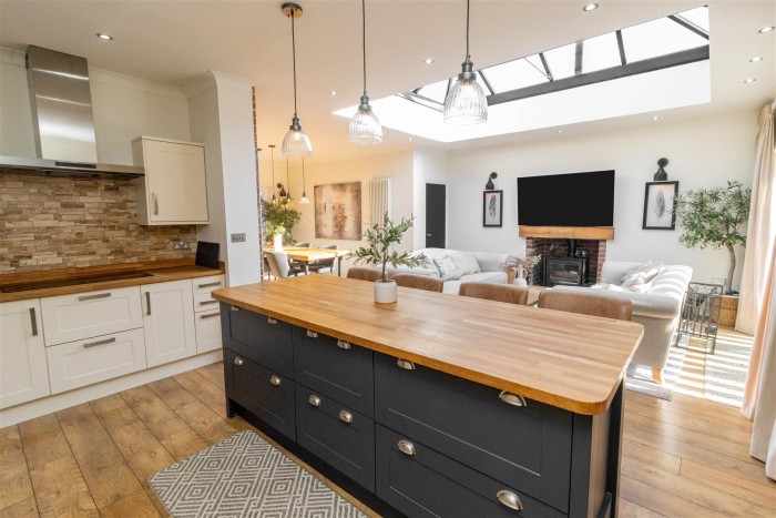 5 Bedroom House - Detached