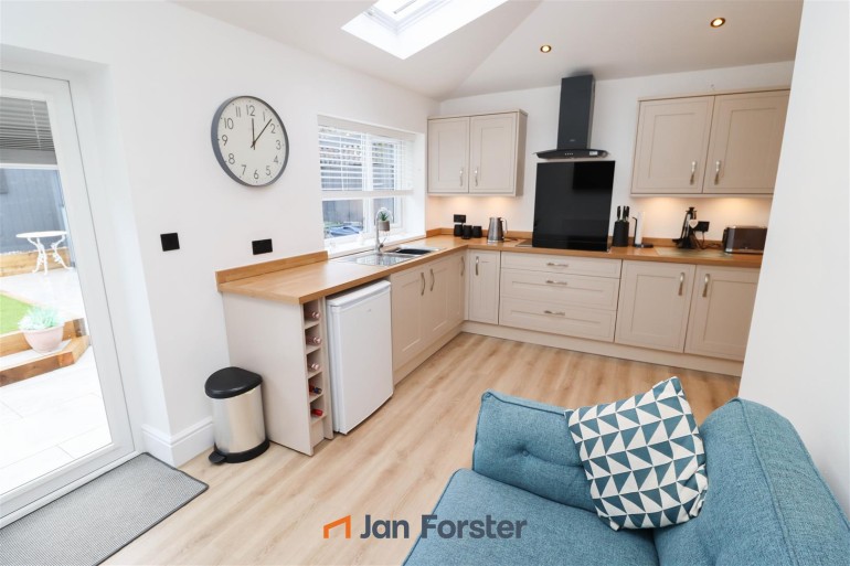 Kitchen/Snug