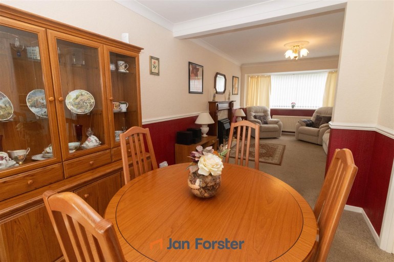 Dining Area/Lounge