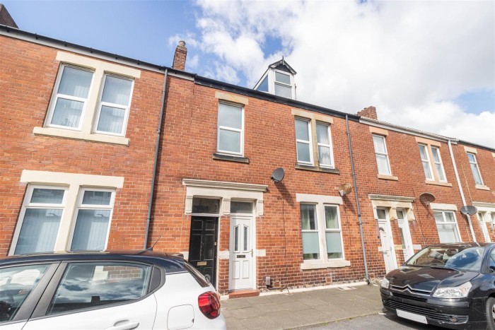 5 Bedroom Maisonette