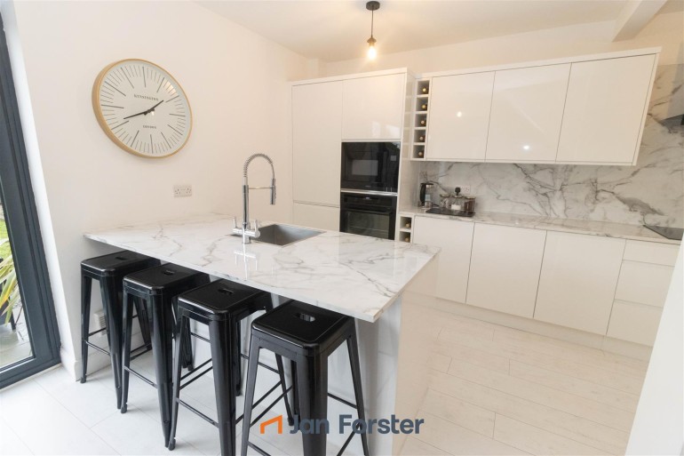 Kitchen Dining Area