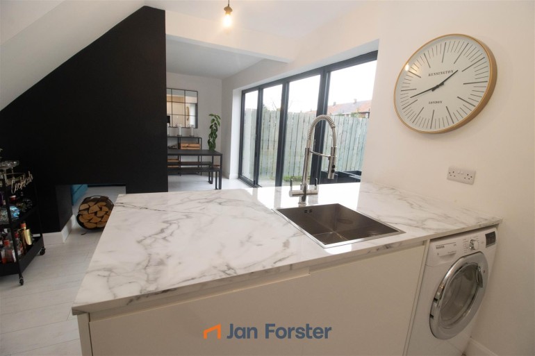 Kitchen Dining Area