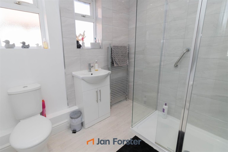 Shower room.JPG