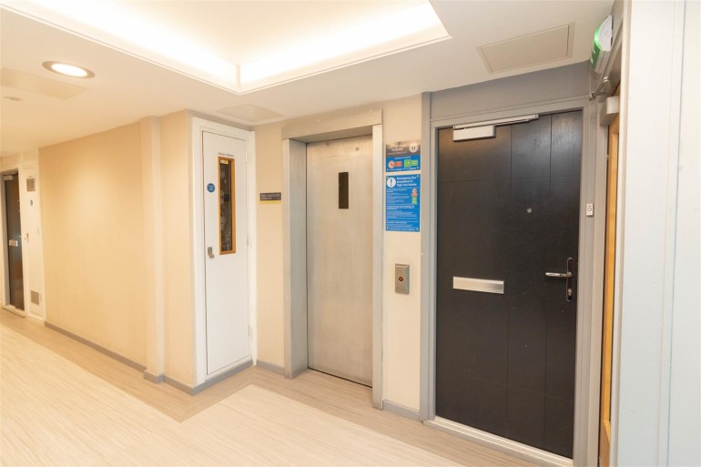 Communal Hallway/Entrance