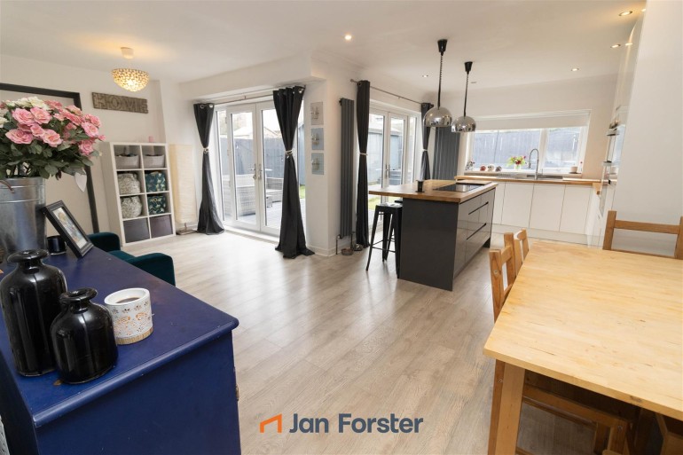 Family Room/Kitchen