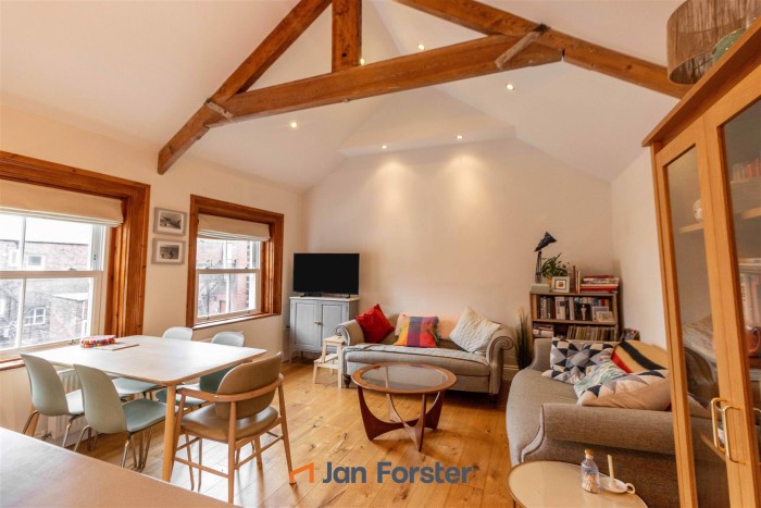 2 Bedroom Maisonette