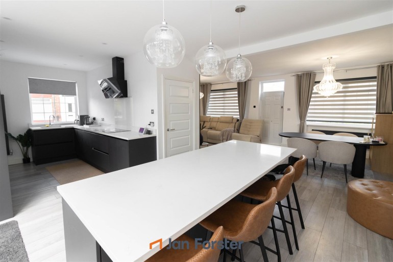 Kitchen Dining Area/Lounge