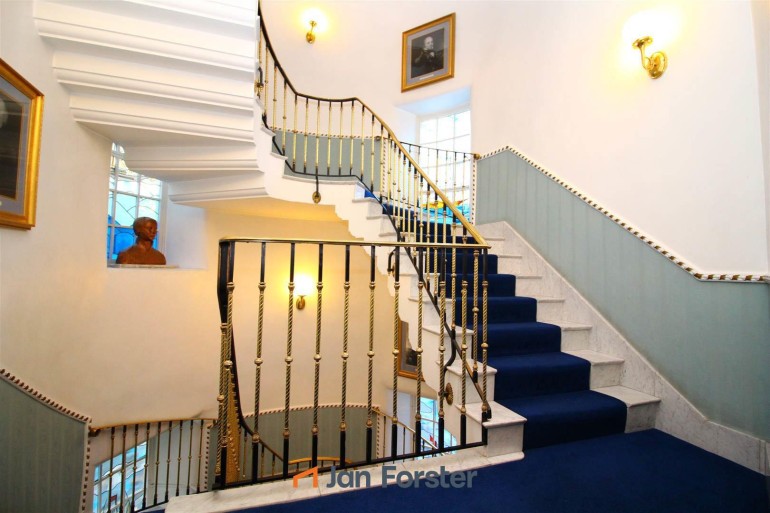 Landing/Stairwell
